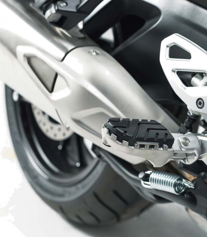 Reposapiés ION con Adaptadores SW-MOTECH para BMW S1000XR (15-19), F750GS / F850GS (17-20), F800GS / F900GS Adventure (23) FRS.0