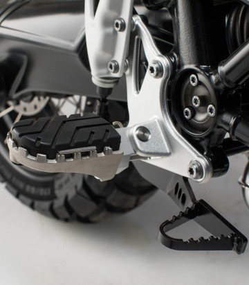 SW-MOTECH ION Footpegs with Adapters for BMW R nineT Urban G/S / Scrambler (16-20) FRS.07.011.10800/S