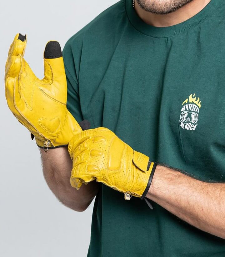 Summer man Pilot II Gloves from By City color yellow