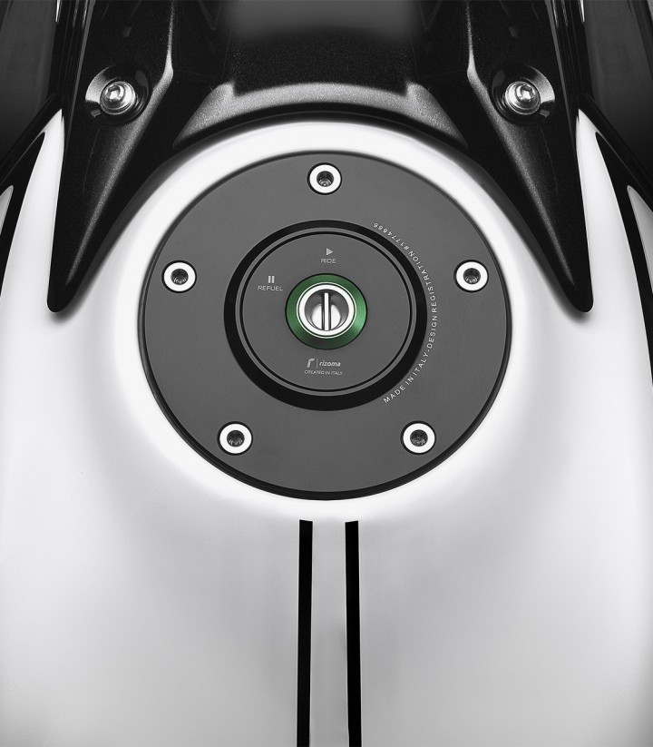 Tapón Depósito Street Negro Rizoma Kawasaki ER-6F/ER-6N, Ninja ZX-4/6/10/R, Z 650 / 750 / 800, Z 900 / RS, Versys 1000, Versys-X