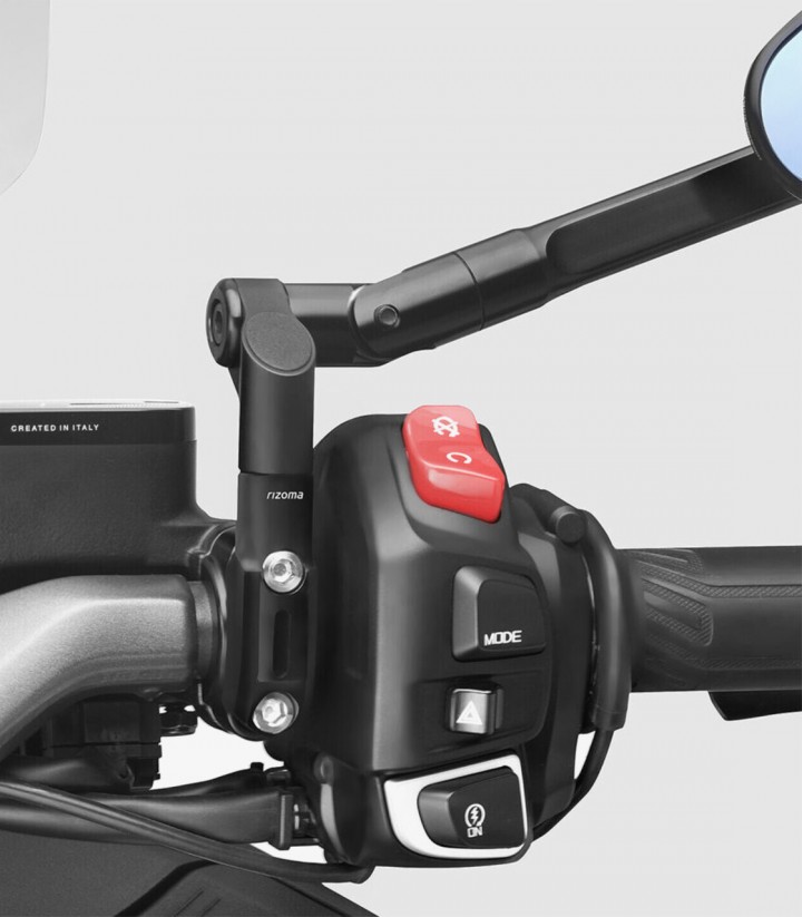 Rizoma Side Mount Adapters for Yamaha T-Max  500 (8-13). 530 (12-19), 560 (20-21) BS769